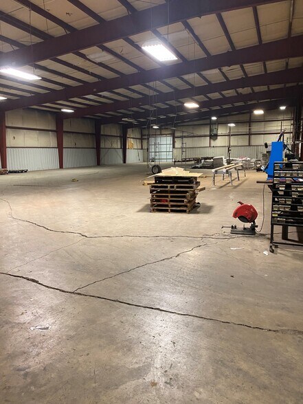 More Photos Of 500 E 19th St, Cushing Industrial For Sale