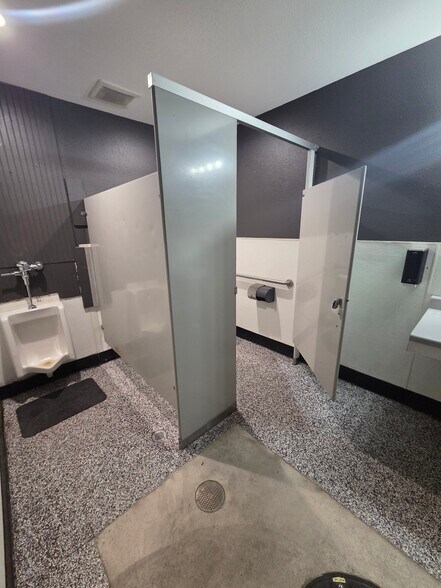 More Photos Of 21900 SW Alexander Ln, Sherwood Office For Lease