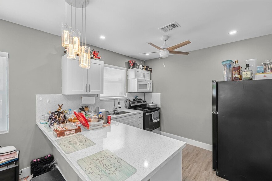 More Photos Of 3705 NW 35th Ave, Miami Warehouse For Sale