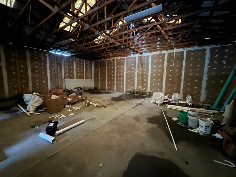 More Photos Of 805 Ohio Pike, Cincinnati Storefront Retail Office For Sale