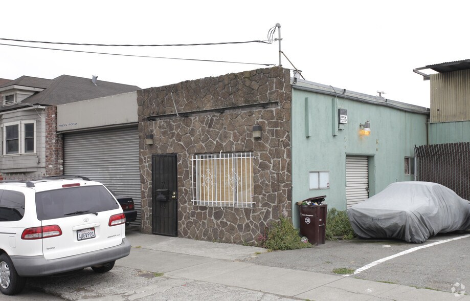 More Photos Of 2855 Ford St, Oakland Storefront Retail Residential For Lease