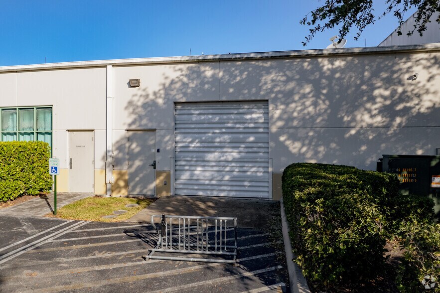 More Photos Of 580-584 NW University Blvd, Port Saint Lucie Unknown For Lease