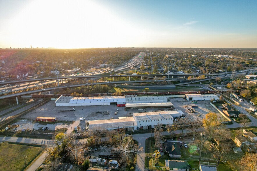 More Photos Of 6011-6019 Gold Houston TX 77026 st, Houston Warehouse For Lease