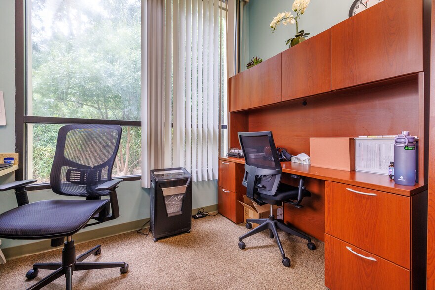 More Photos Of 815 E 68th St, Savannah Medical For Lease