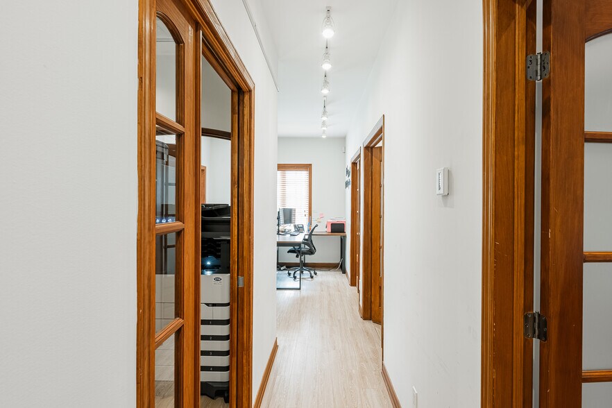 More Photos Of 675 Boul Samson, Laval Office For Sale