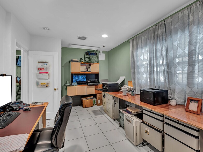More Photos Of 660 Miller Dr, Miami Springs Research And Development For Sale
