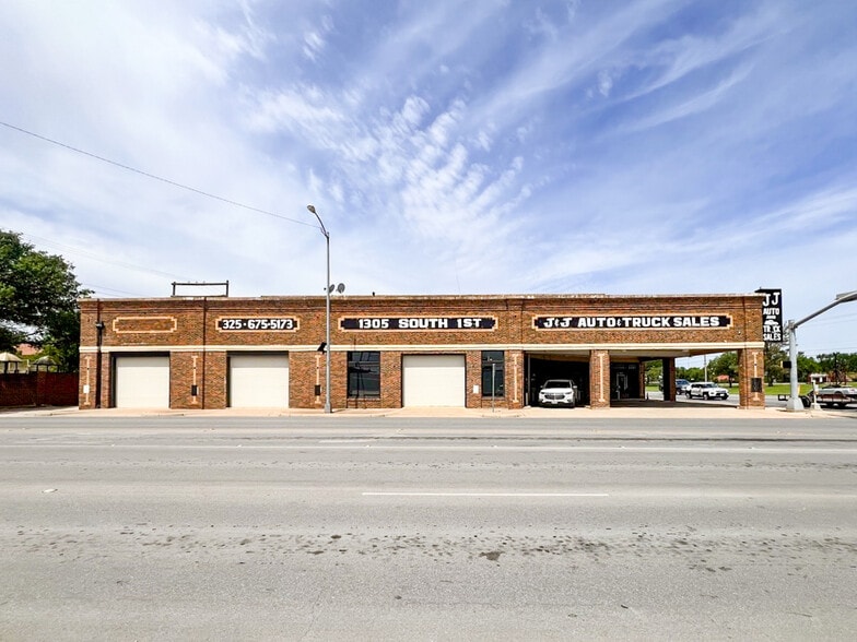 Primary Photo Of 1305 S 1st St, Abilene General Retail For Sale