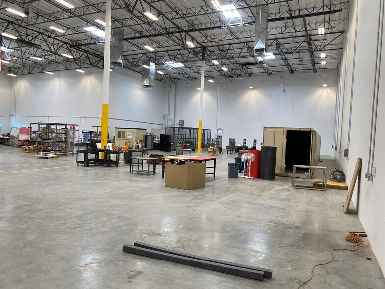 More Photos Of 6101 N Hollywood Blvd, Las Vegas Manufacturing For Lease