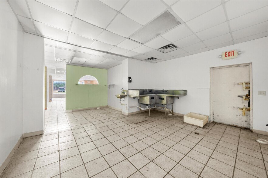 More Photos Of 358-368 W Jefferson St, Joliet General Retail For Sale