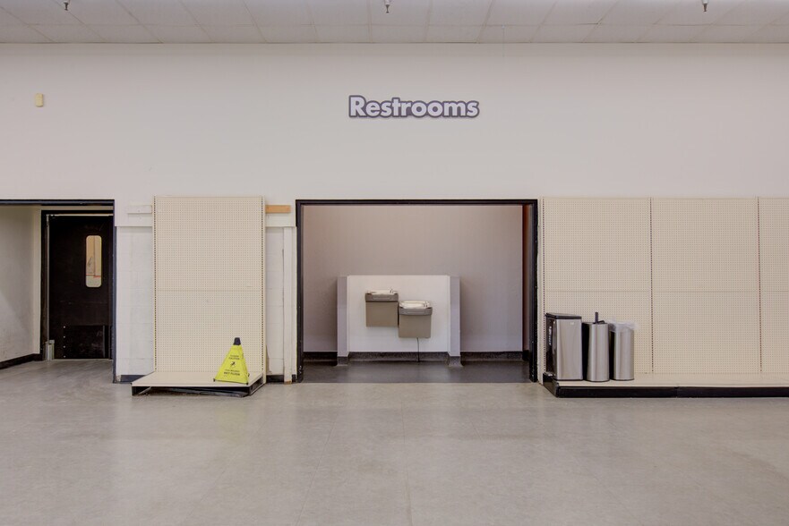 More Photos Of 1717 Oakdale Rd, Modesto Unknown For Lease