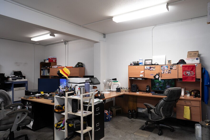 More Photos Of 3048 Aukele St, Lihue Warehouse For Sale