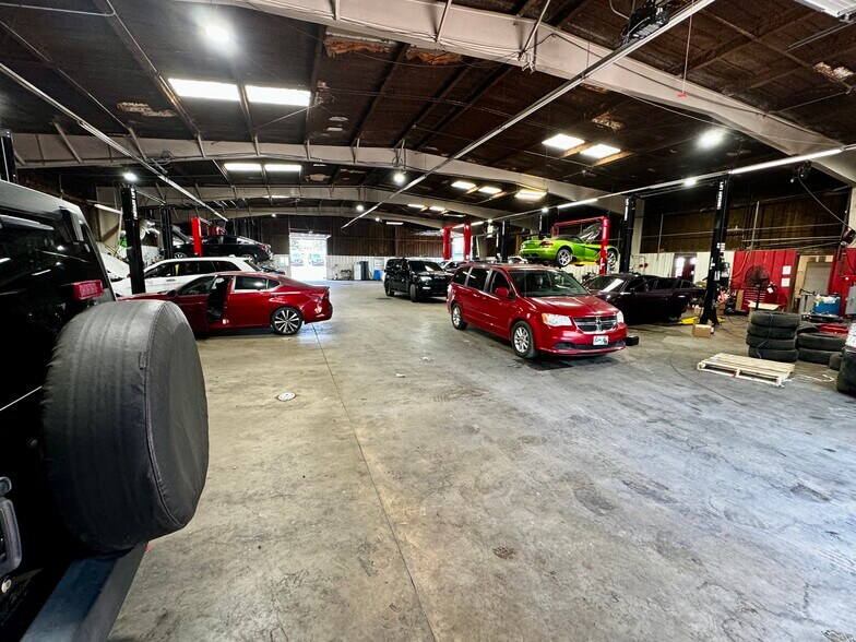 More Photos Of 813 S Parkway St, Corinth Auto Dealership For Sale