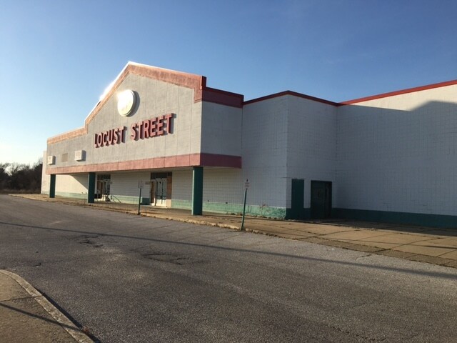 More Photos Of 1137 3rd Ave, Terre Haute Supermarket For Sale