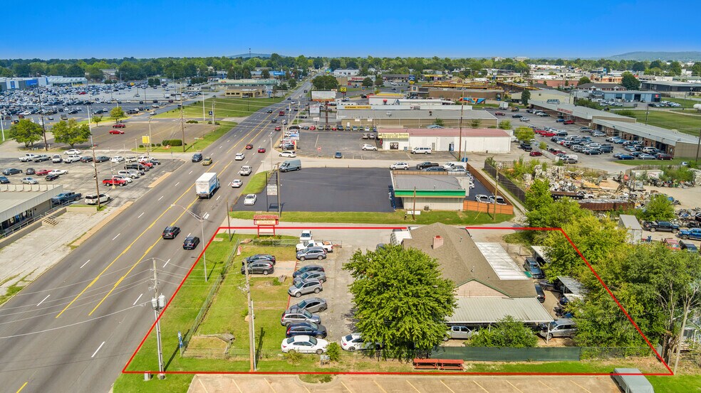 More Photos Of 2305 S Thompson St, Springdale Freestanding For Sale