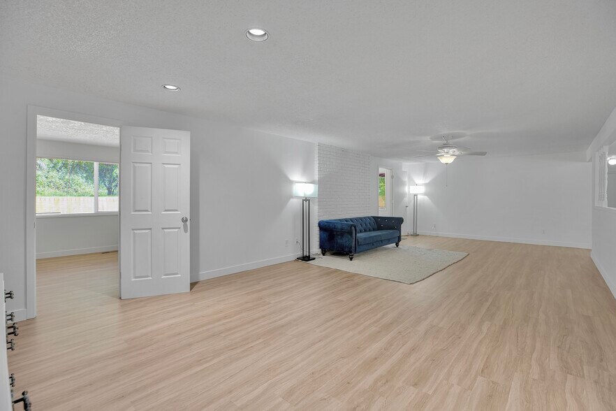 More Photos Of 16710 SE Sunnyside Rd, Happy Valley Flex For Sale