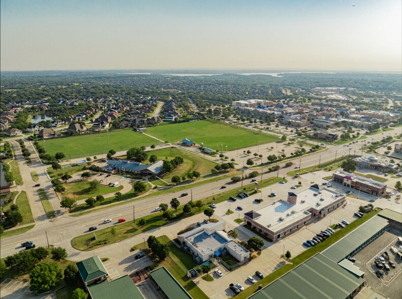 More Photos Of 8351 Justin Rd, Double Oak Veterinarian Kennel For Sale