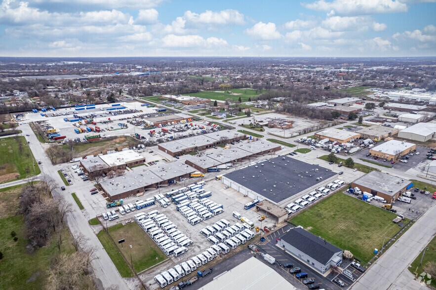 More Photos Of 410-470 W 169th St, South Holland Warehouse For Lease