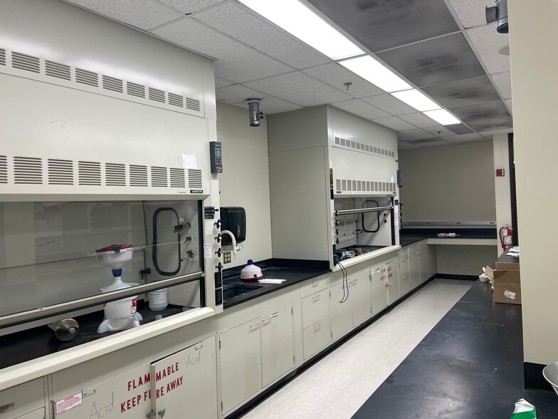 More Photos Of 8 Clarke Dr, Cranbury Research And Development For Lease