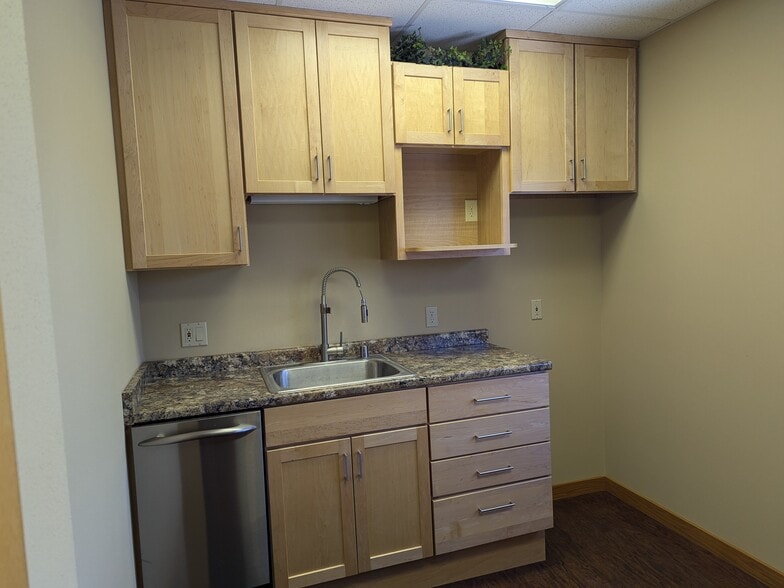 More Photos Of 4706 Cottage Grove Rd, Madison Medical For Lease