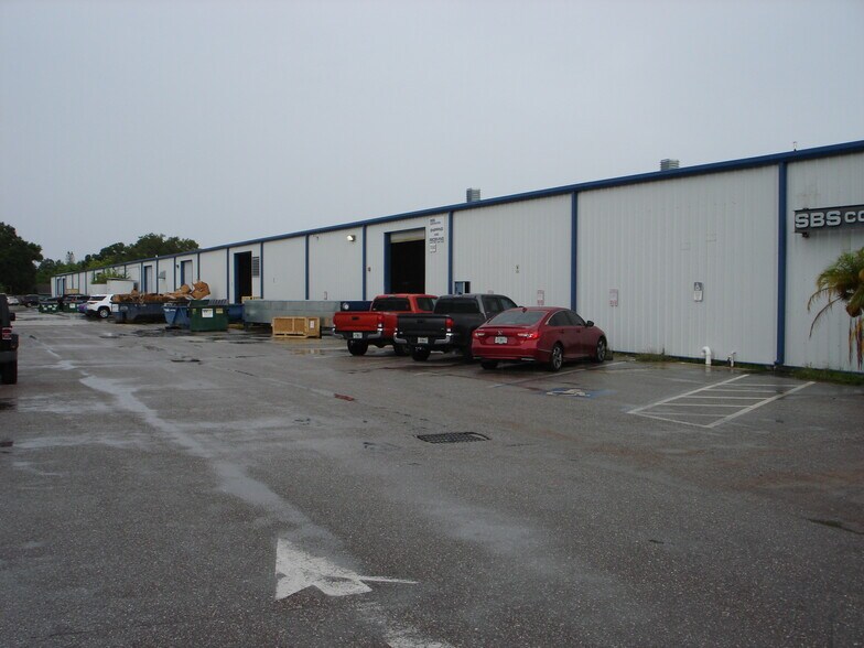 More Photos Of 7140-7176 15th St E, Sarasota Manufacturing For Lease