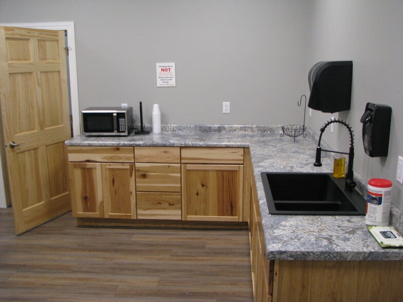 More Photos Of 3862 Norrie Dr, New Franken Showroom For Lease
