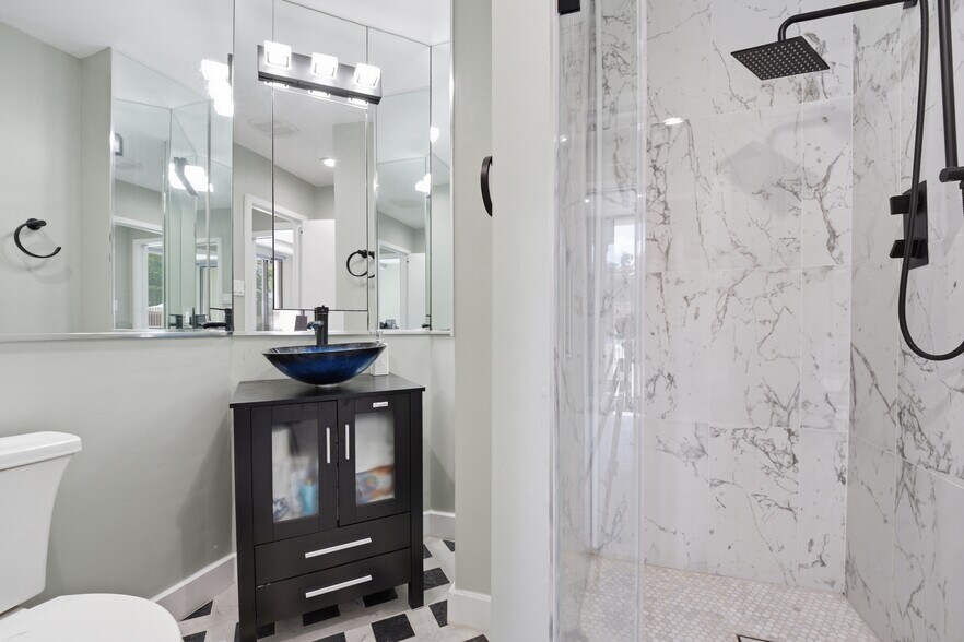 More Photos Of 6800 Fleetwood Rd, McLean Apartments For Sale
