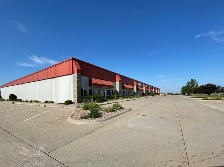 More Photos Of 3010 E 39th St, Kearney Warehouse For Sale