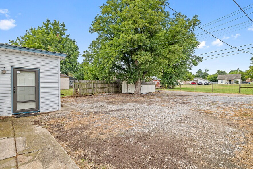 More Photos Of 1600 S Choctaw Ave, El Reno Office For Sale