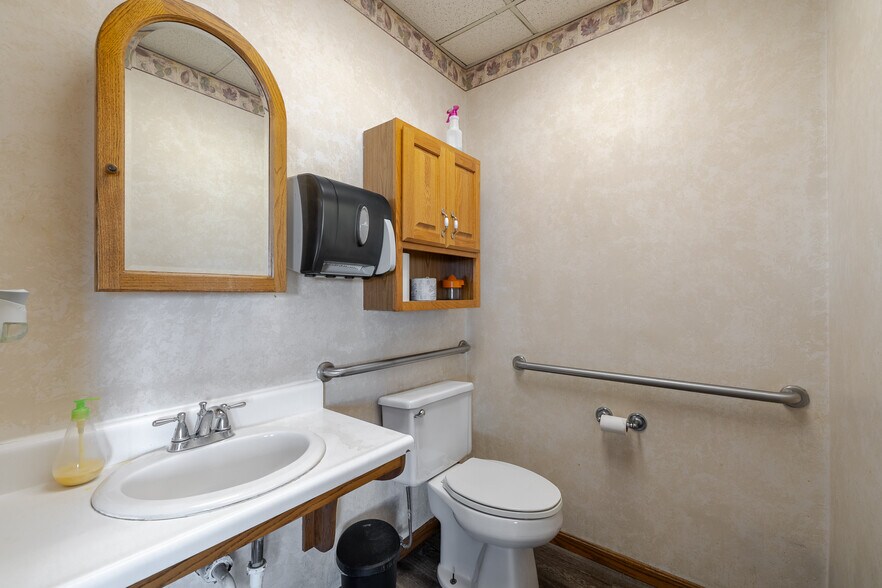 More Photos Of 1408 Ashland Rd, Mansfield Auto Dealership For Sale
