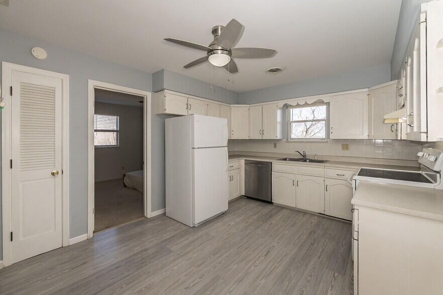 More Photos Of 3166 Highway B, Berger Winery Vineyard For Sale