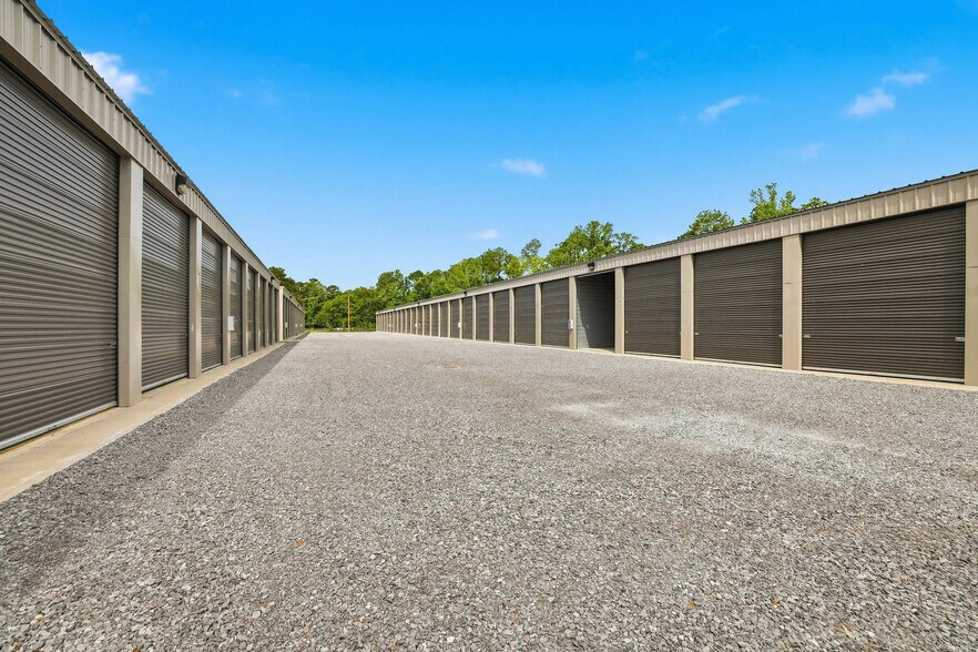 More Photos Of 375 Bass Pro Blvd, Denham Springs Self Storage For Lease