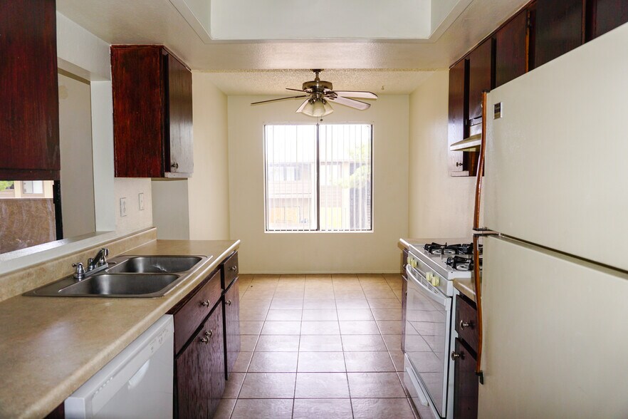 More Photos Of 2859 Wheelwright Dr, Las Vegas Apartments For Sale
