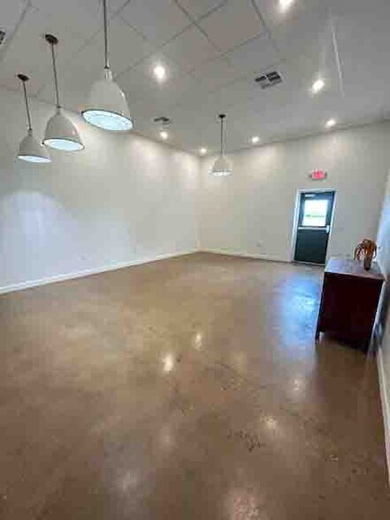 More Photos Of 16776 State Highway 33, Kingfisher Warehouse For Sale