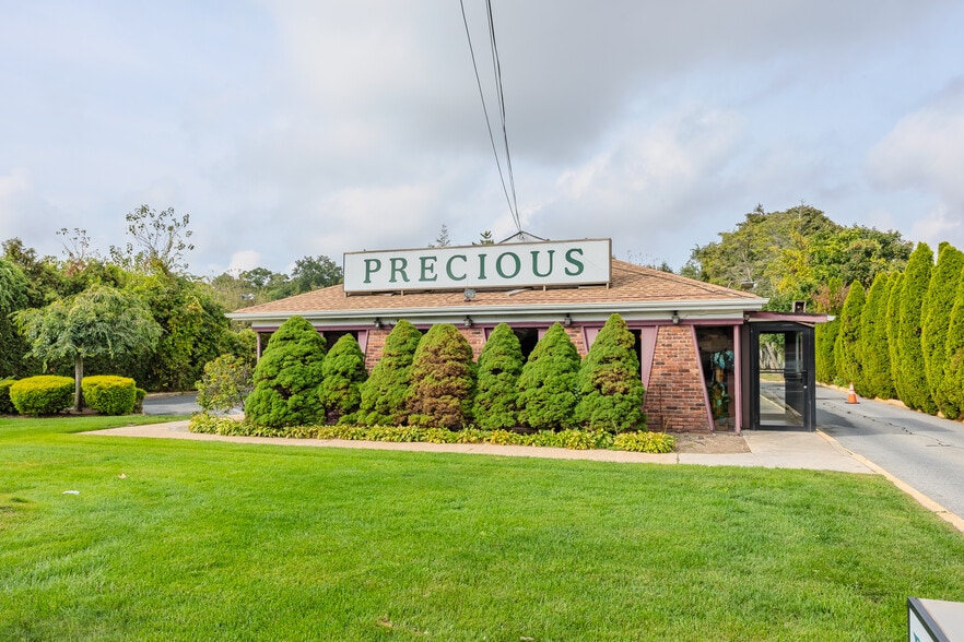 More Photos Of 504 Larkfield Rd, East Northport Restaurant For Lease