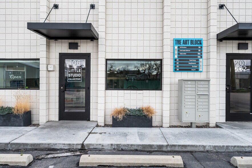 More Photos Of 104-108 W 31st St, Garden City Light Manufacturing For Sale