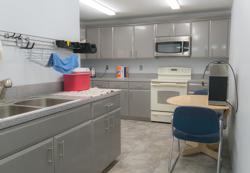 More Photos Of 2169 10th St, Sarasota Warehouse For Sale
