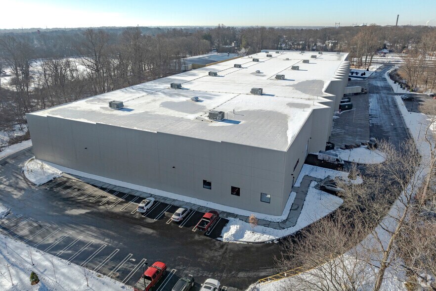 More Photos Of 300 Sub Way, Milford Warehouse For Lease