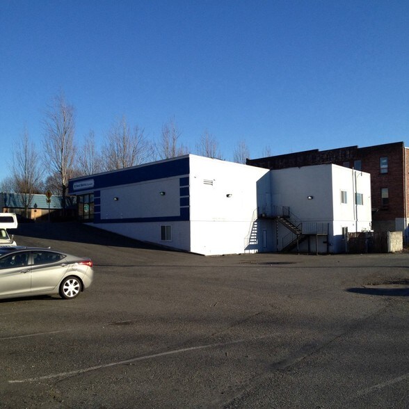 More Photos Of 439 Peace Portal Dr, Blaine Freestanding For Lease