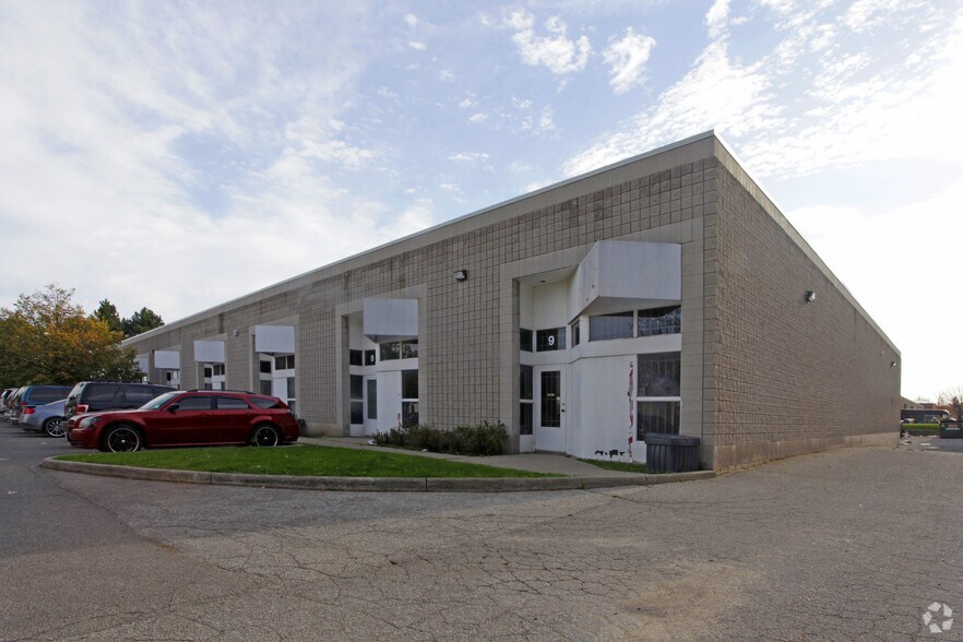 More Photos Of 2505 Dunwin Dr, Mississauga Warehouse For Lease