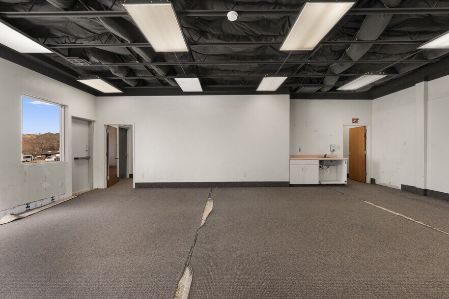 More Photos Of 120 E Altamira Dr, Cedar City Office Residential For Lease