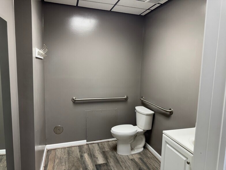 More Photos Of 2020 N Telegraph Rd, Dearborn Storefront For Lease