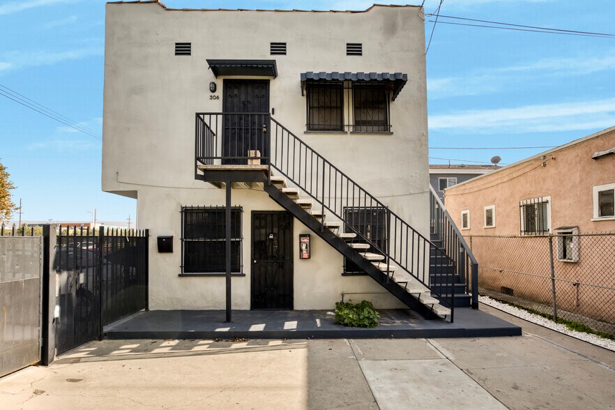 More Photos Of 300 E 55th St, Los Angeles Apartments For Sale