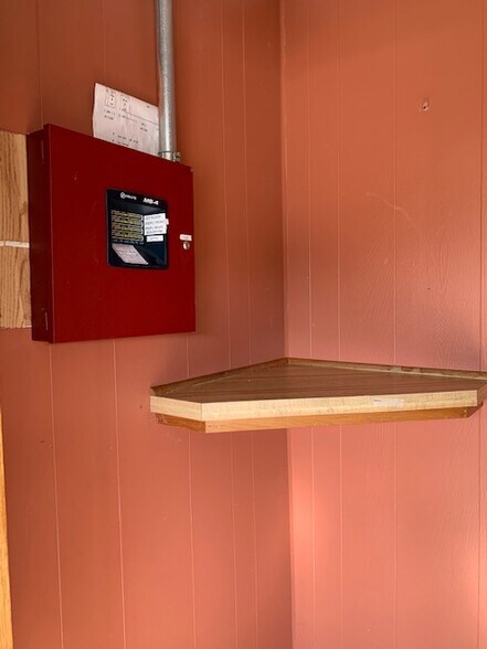 More Photos Of 1049 Tiogue Ave, Coventry Showroom For Lease