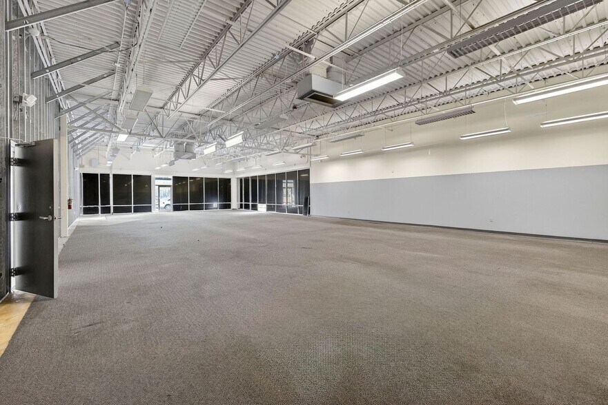 More Photos Of 300-326 Columbus Corners Dr, Whiteville Storefront For Lease
