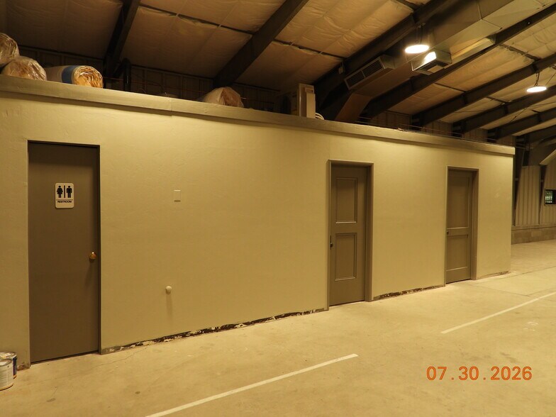 More Photos Of 3825 Hardy Dr, Tucson Industrial For Lease