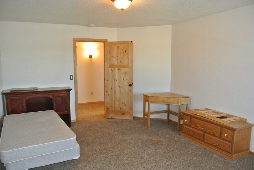 More Photos Of 108 E Hanley Ave, Coeur d'Alene General Retail For Sale