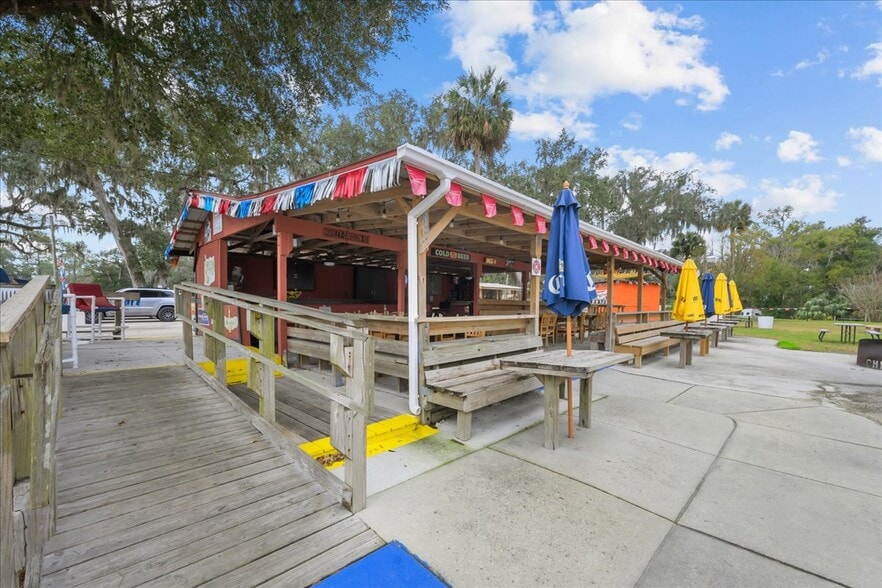 More Photos Of 337 S US Highway 17, East Palatka General Retail For Sale