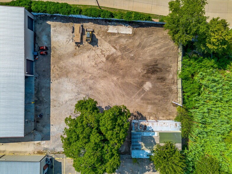 More Photos Of 3040 Ramona Dr, Fort Worth Research And Development For Lease