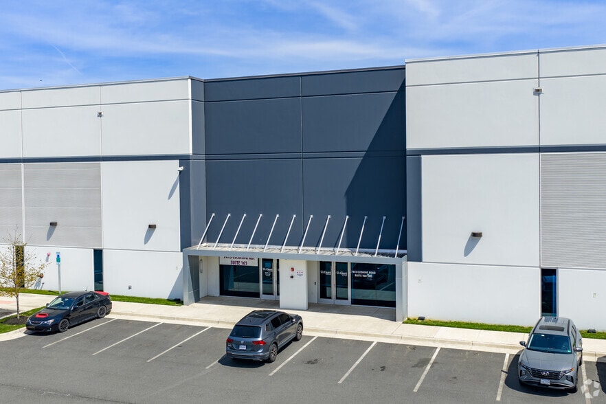 More Photos Of 7413 Cushing Rd, Manassas Refrigeration Cold Storage For Lease