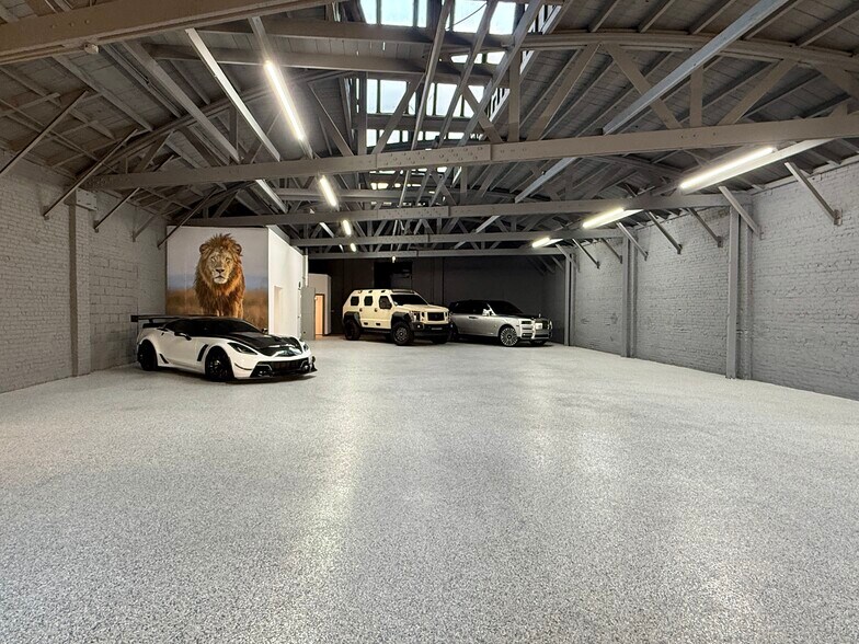 More Photos Of 525 W Windsor Rd, Glendale Manufacturing For Sale